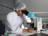 Biologie médicale : carrière, salaires et débouchés en 2026