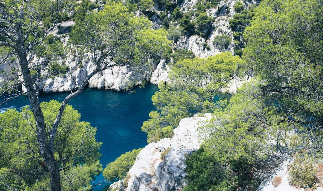 Eau douce souterraine sous les plages du Var : le secret méditerranéen