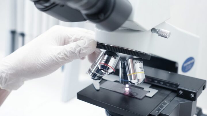 Biologie médicale : spécialisations rares et débouchés 2026